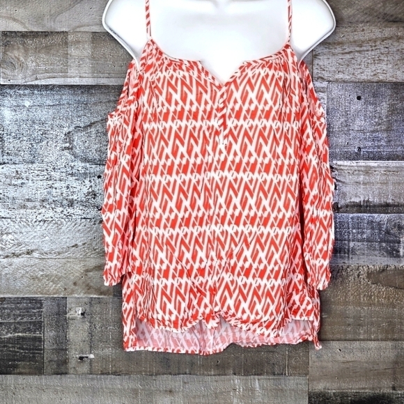 New Justfab cold shoulder top - Picture 1 of 7
